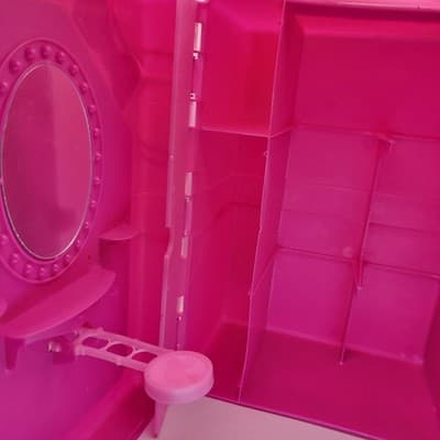 Mattel Barbie Fashion Trunk Hot Pink 8-Doll Storage Case Vanity Mirror - Thumbnail 11
