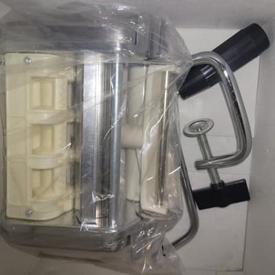 CucinaPro Classic Pasta Maker Deluxe 3 Attachments Spaghetti Ravioli - Thumbnail 6