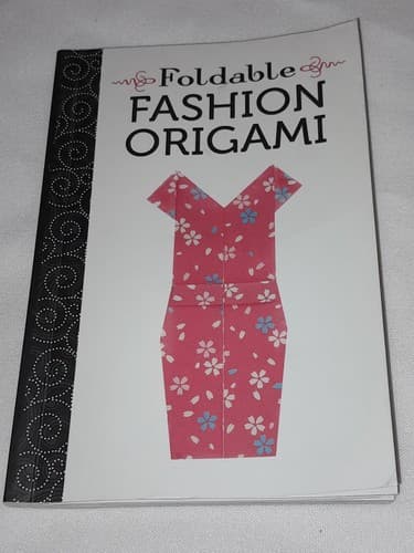 Foldable Fashion Origami Pocket Booklet Illustrated Instruction Guide - Image 1