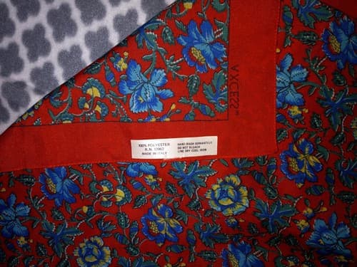 Axcess Ladie's 29" x 31" Scarf Made in Italy Red with Blue Flowers Beautiful - Thumbnail 4