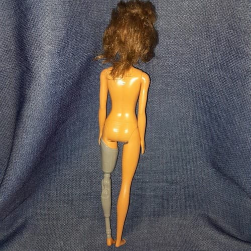 Barbie Mattel Doll 2015 Fashionista Brunette Prosthetic Leg Amputee - Thumbnail 7