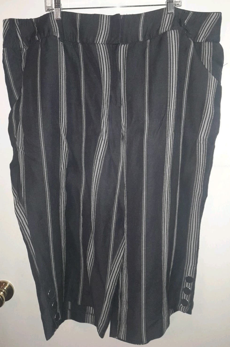 Lane Bryant 26 The Laney Black Striped Cropped Pant Casual Comfort 50"x20.5" - Thumbnail 2