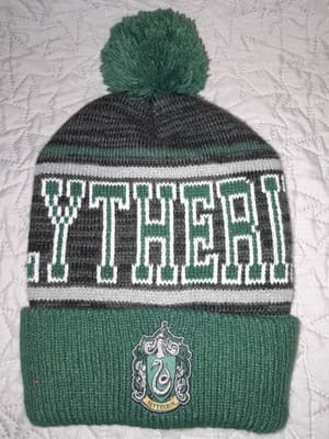 Harry Potter Slytherin Crest Logo Knit Cuff Pom Beanie Hat Cap L/XL Bonus Flag - Image 1