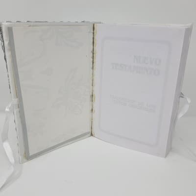 First Communion Keepsake Bible Spanish Nuevo Testamento White Silver Baptism - Thumbnail 8