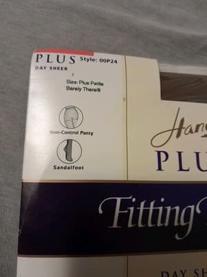 Hanes Plus Fitting Pretty Day Sheer Barely There Sandalfoot Plus Petite P24 - Thumbnail 2