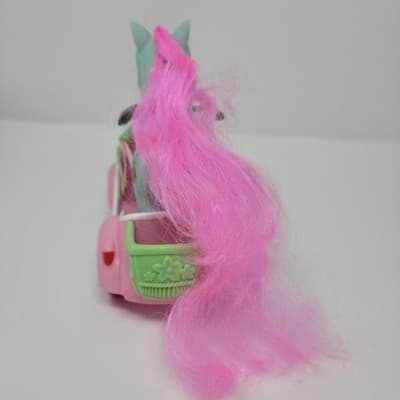 My Little Pony G3 Strawberry Swirl & Scootin Along Pink Vespa Scooter '04 Hasbro - Thumbnail 7