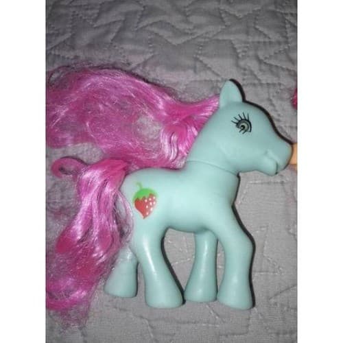 My Little Pony G3 Strawberry Swirl & Scootin Along Pink Vespa Scooter '04 Hasbro - Thumbnail 13