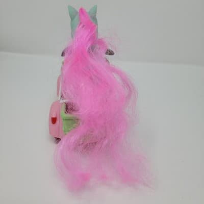 My Little Pony G3 Strawberry Swirl & Scootin Along Pink Vespa Scooter '04 Hasbro - Thumbnail 8
