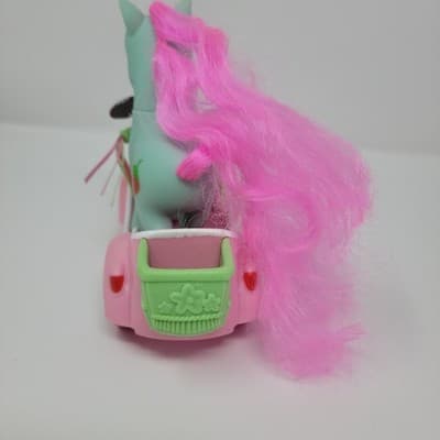 My Little Pony G3 Strawberry Swirl & Scootin Along Pink Vespa Scooter '04 Hasbro - Thumbnail 10