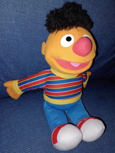 Hasbro 2010 Sesame Street Ernie 10” Plush Doll Soft Toy Vintage Classic - Thumbnail 3