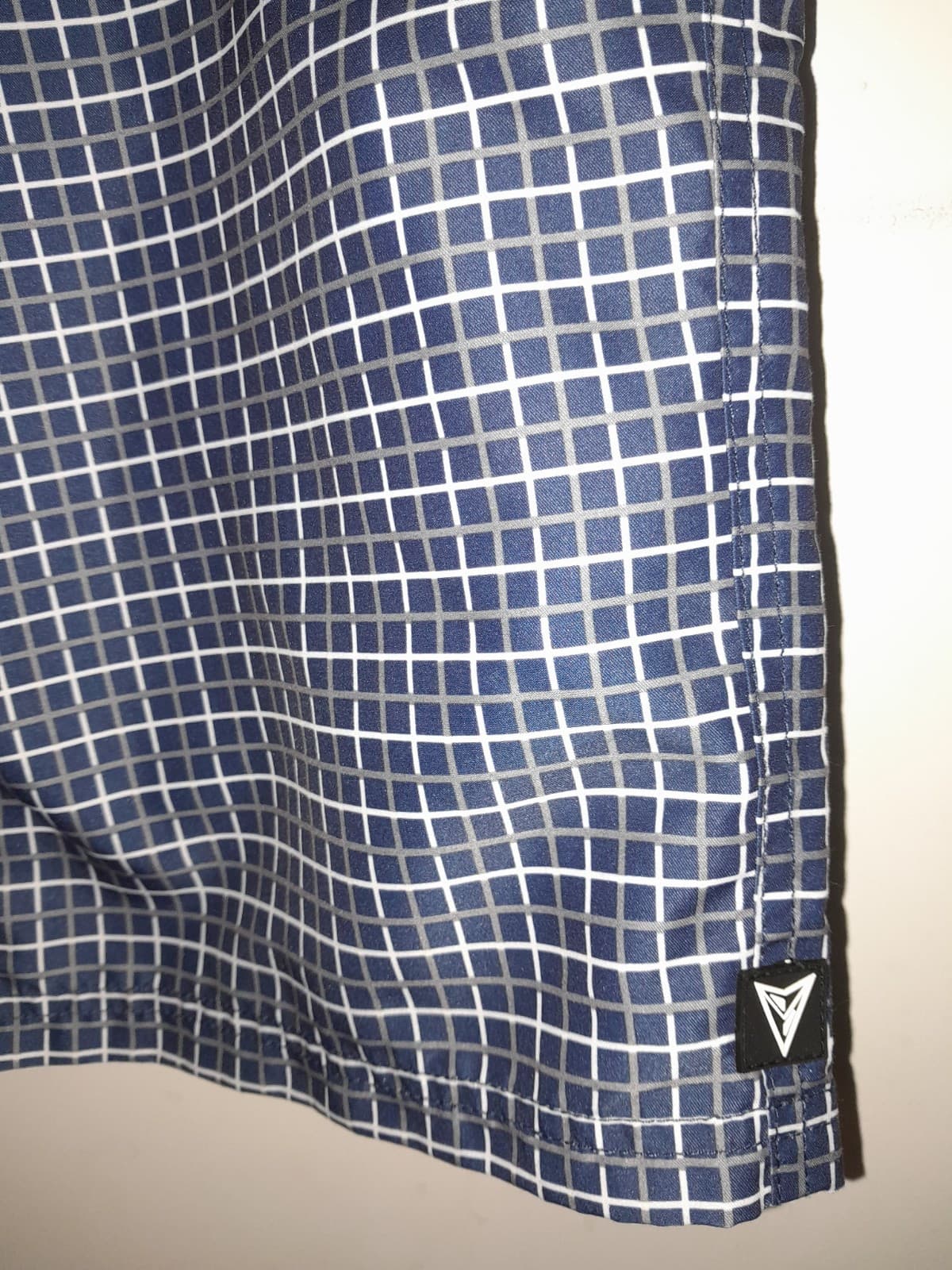 Univibe 38.5" x 12" Blue & White Plaid Tie Front Pocket Boardshorts Size 36 EUC - Thumbnail 13