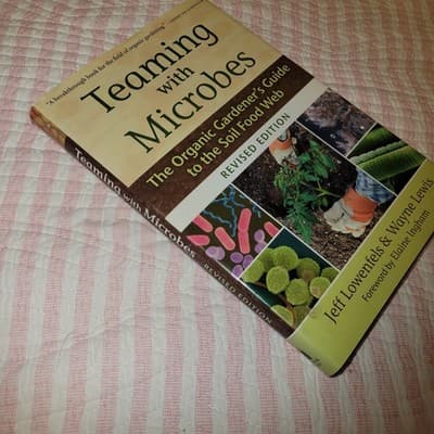 Teaming with Microbes — Jeff Lowenfels & Wayne Lewis (Revised Edition, 2009) - Thumbnail 3