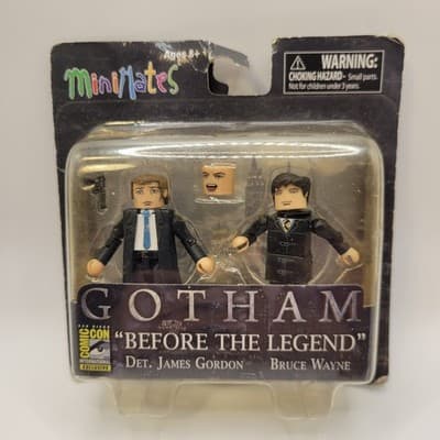 SDCC 2015 MiniMates Gotham Before the Legend Bruce Wayne & Jim Gordon Exclusive - Image 1