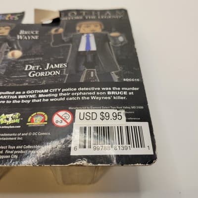 SDCC 2015 MiniMates Gotham Before the Legend Bruce Wayne & Jim Gordon Exclusive - Thumbnail 9
