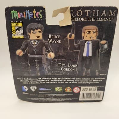 SDCC 2015 MiniMates Gotham Before the Legend Bruce Wayne & Jim Gordon Exclusive - Thumbnail 8