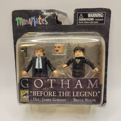 SDCC 2015 MiniMates Gotham Before the Legend Bruce Wayne & Jim Gordon Exclusive - Thumbnail 2