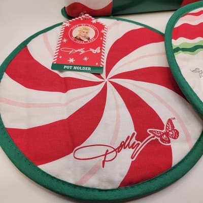 Dolly Parton Christmas Tablecloth 60x84 Pot Holders Set Holiday Peppermint Decor - Thumbnail 3