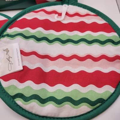 Dolly Parton Christmas Tablecloth 60x84 Pot Holders Set Holiday Peppermint Decor - Thumbnail 4