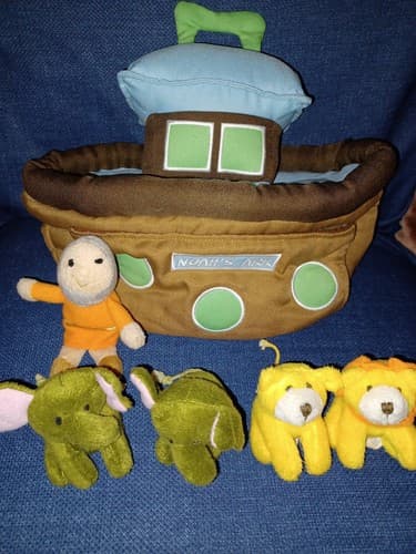 Noah’s Ark Plush With Noah And 4 Plush Animals Bible Toys Carry Case Adorable - Image 1