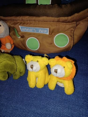 Noah’s Ark Plush With Noah And 4 Plush Animals Bible Toys Carry Case Adorable - Thumbnail 4