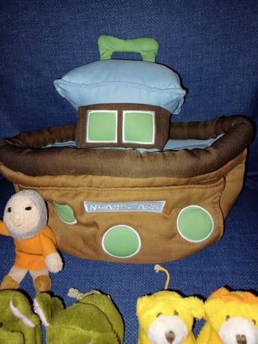 Noah’s Ark Plush With Noah And 4 Plush Animals Bible Toys Carry Case Adorable - Thumbnail 2