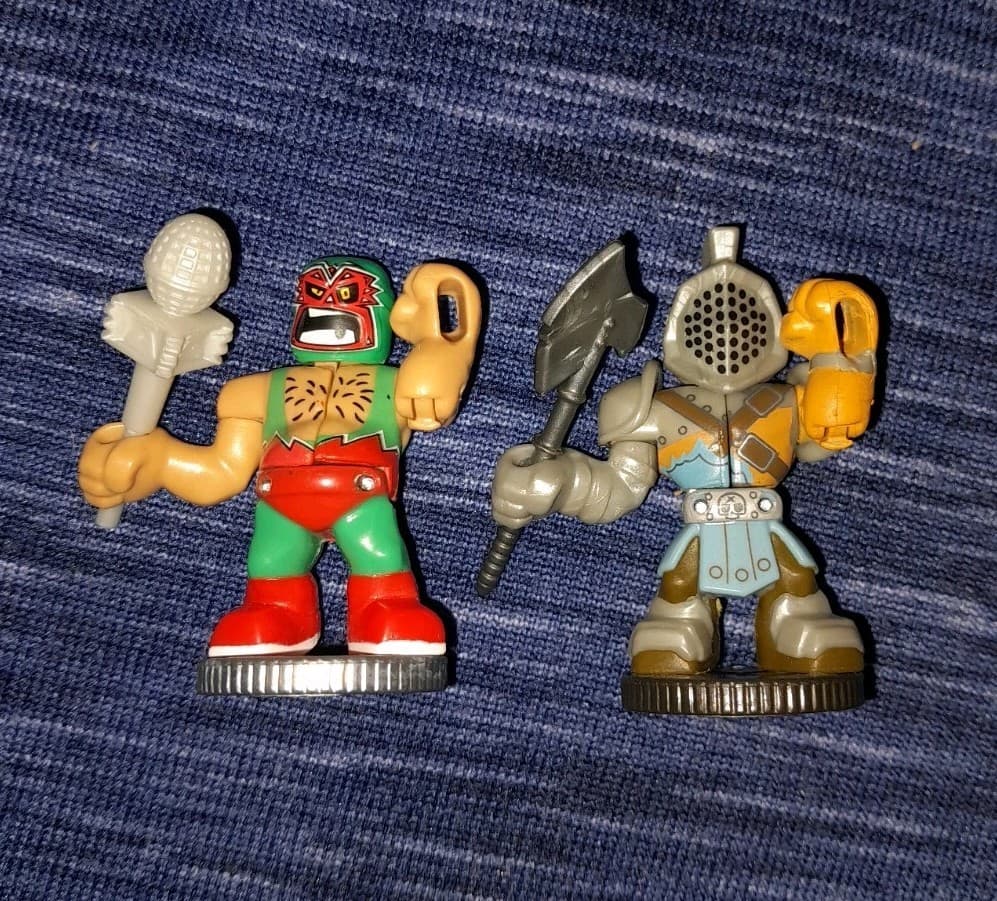 Akedo Ultimate Arcade Warriors Series 1 Loco Grande & Aximus Classic Minifigures - Thumbnail 2