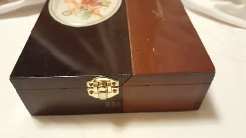 La Gloria Cubana Artesanos de Tabaqueros Wood Cigar Hinged Box Fits 25 Cigars - Thumbnail 7