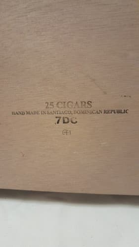 La Gloria Cubana Artesanos de Tabaqueros Wood Cigar Hinged Box Fits 25 Cigars - Thumbnail 9