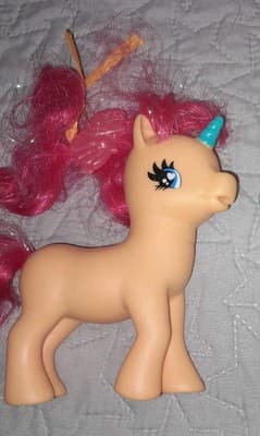 Gi-go Wonder Pony Land Peach Color Body Pink Hair Crescent Moon & Cloud On Flank - Image 1