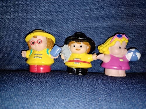 Fisher Price Little People FIREMAN, Maggie Yellow Raincoat & Girl Pink Swimsuit - Thumbnail 2