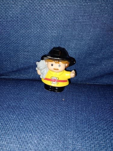 Fisher Price Little People FIREMAN, Maggie Yellow Raincoat & Girl Pink Swimsuit - Thumbnail 5
