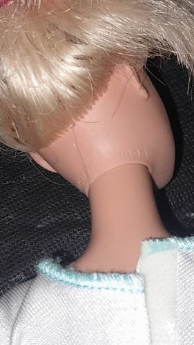 1998/1999 Mattel Barbie Doll Blonde Blue Eyes T-shirt & Beige Heels - Thumbnail 6
