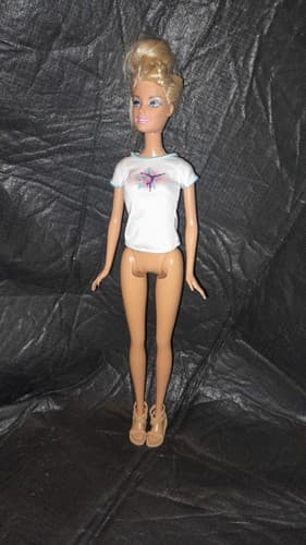 1998/1999 Mattel Barbie Doll Blonde Blue Eyes T-shirt & Beige Heels - Thumbnail 2
