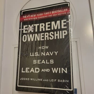 Extreme Ownership Jocko Willink Leif Babin Leadership Navy SEALs Book - Thumbnail 5