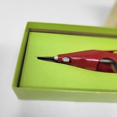 MAGIC STITCHER Handheld Sewing Tool Vintage Red Blind Hem Stitch Kit Made In USA - Thumbnail 7