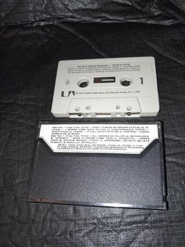 Vintage Crystal Gale "WE MUST BELIEVE IN MAGIC" CASSETTE - Thumbnail 3