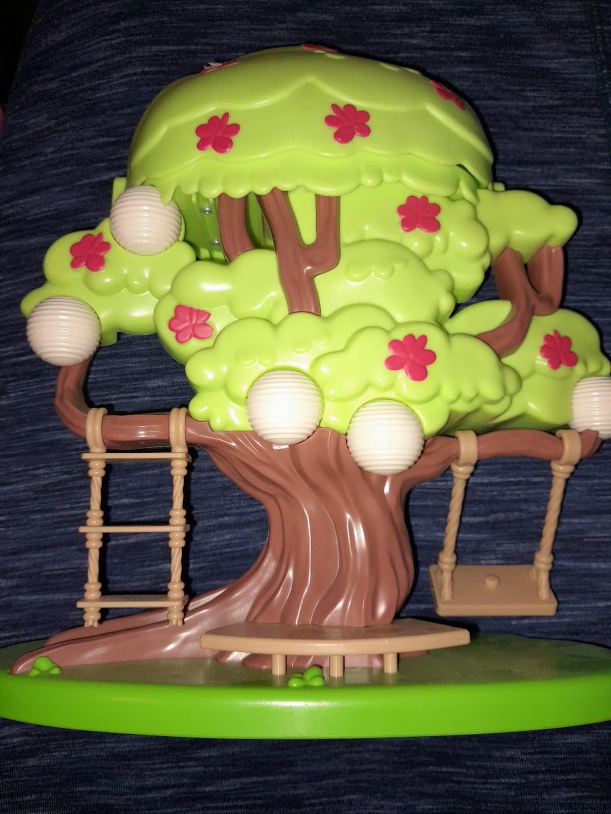Bluey Tree Playset with Secret Hideaway, Swing, Ladder, Bench No Figures 2018 - Thumbnail 2