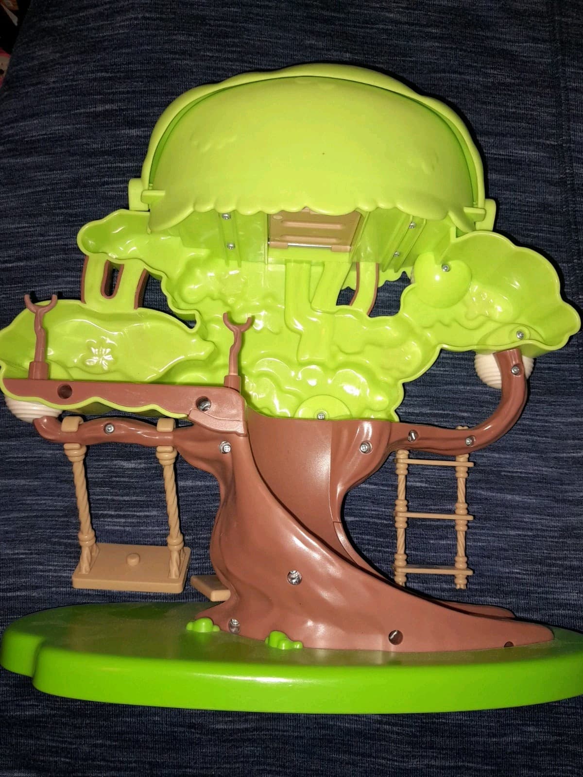 Bluey Tree Playset with Secret Hideaway, Swing, Ladder, Bench No Figures 2018 - Thumbnail 4