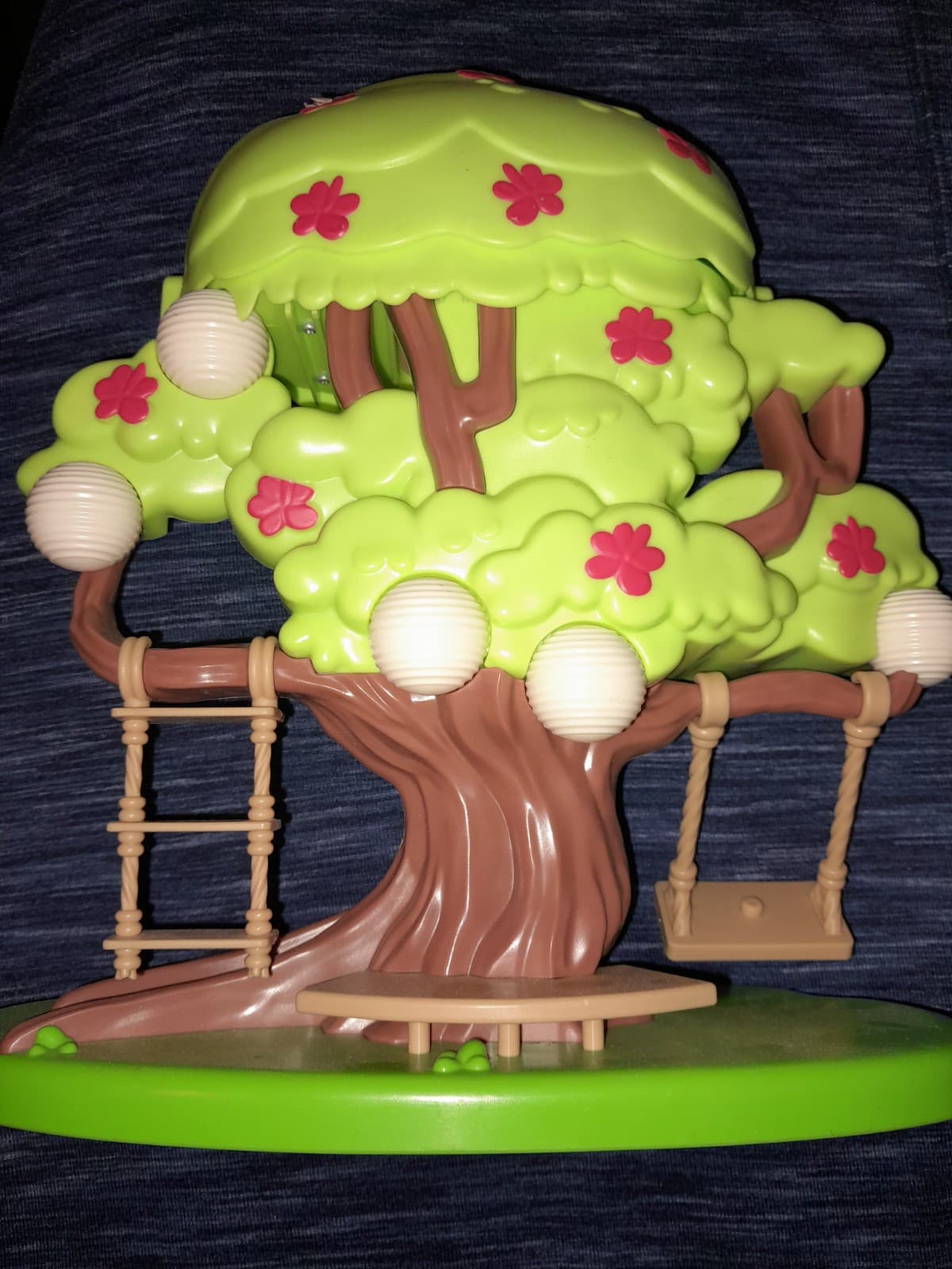 Bluey Tree Playset with Secret Hideaway, Swing, Ladder, Bench No Figures 2018 - Image 1