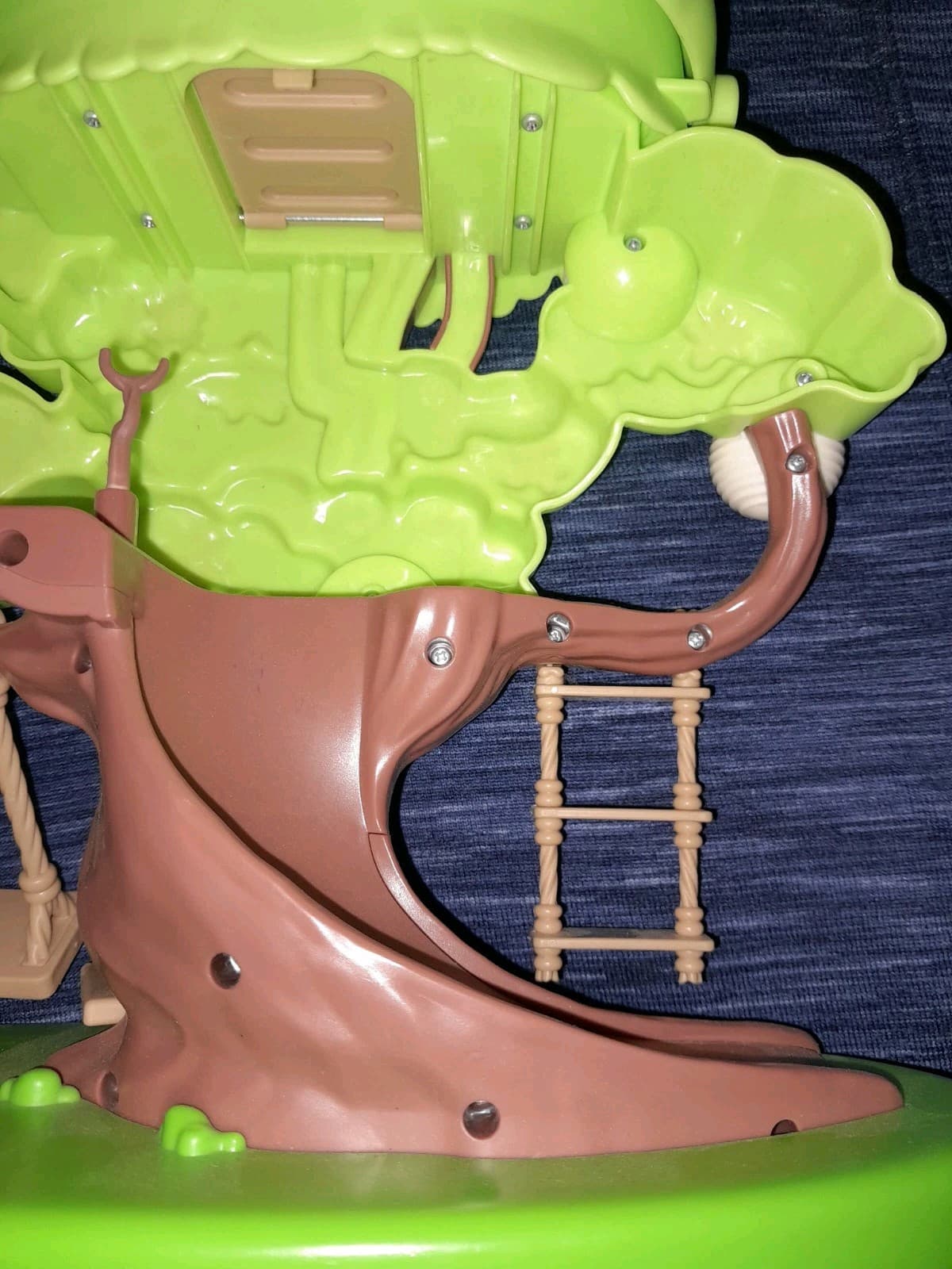 Bluey Tree Playset with Secret Hideaway, Swing, Ladder, Bench No Figures 2018 - Thumbnail 6