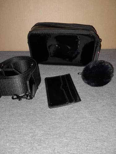 NO BOUNDARIES Black Crossbody 4-Piece Gift Set - Image 1