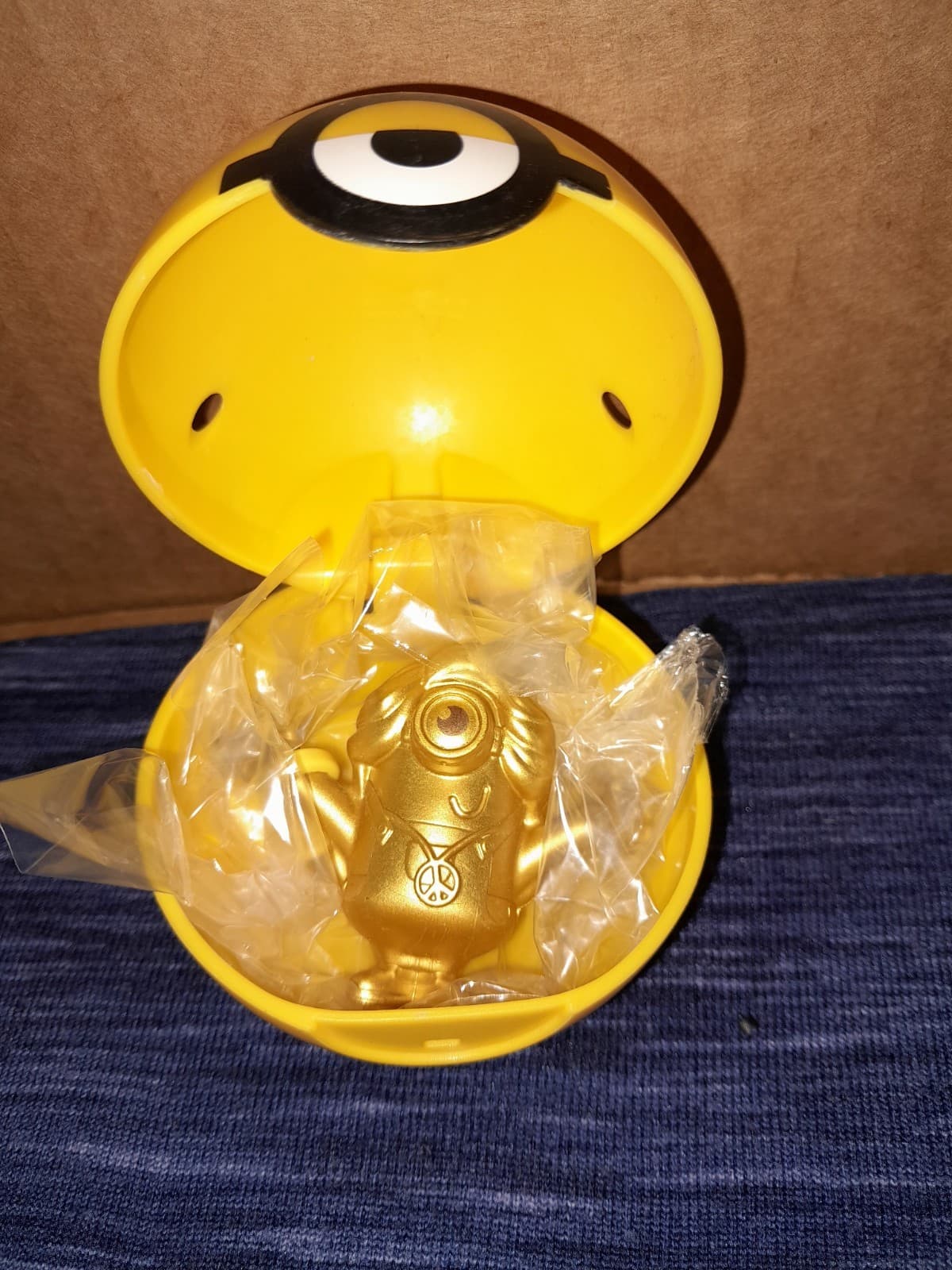 Lot 4 McDonalds Happy Meal 2019 Gold Minions Despicable Me Rise of Gru Figures ! - Thumbnail 3