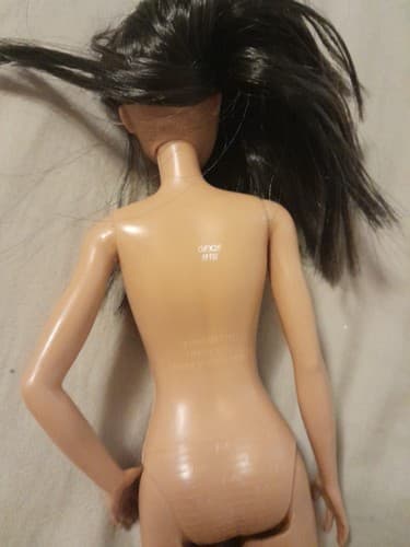 Barbie FASHIONISTA Hispanic Brunette NUDE DOLL Flat Feet Brown Eyes 2015 - Thumbnail 5