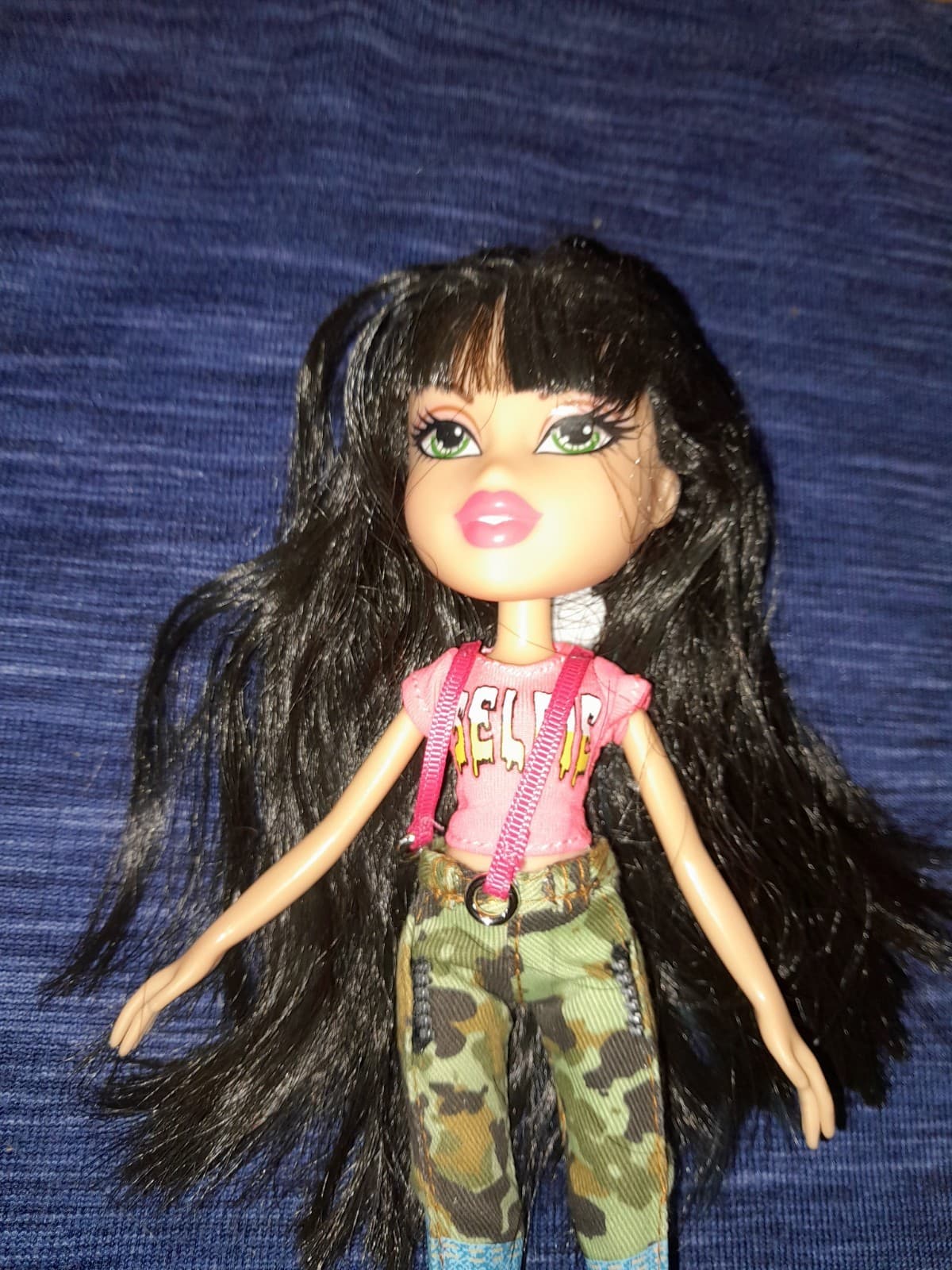 MGA Bratz 2015 Reboot - Selfie Snaps Jade - Black Hair, Green Eyes, Outfit - Image 1