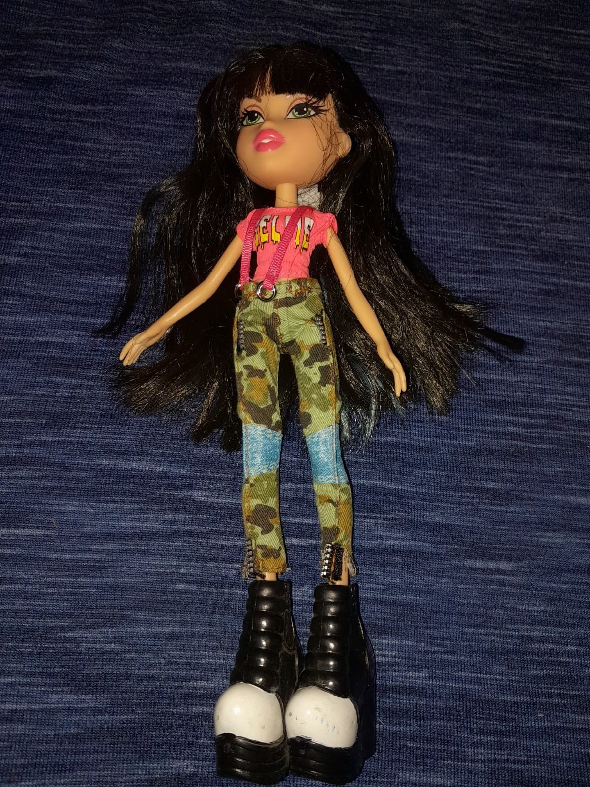 MGA Bratz 2015 Reboot - Selfie Snaps Jade - Black Hair, Green Eyes, Outfit - Thumbnail 2