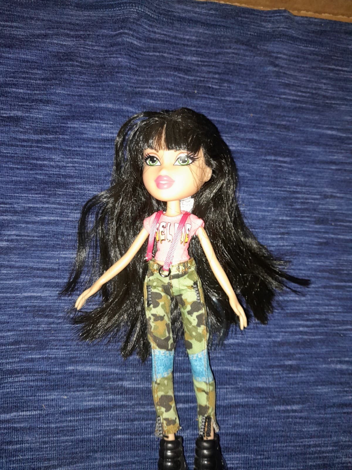 MGA Bratz 2015 Reboot - Selfie Snaps Jade - Black Hair, Green Eyes, Outfit - Thumbnail 4
