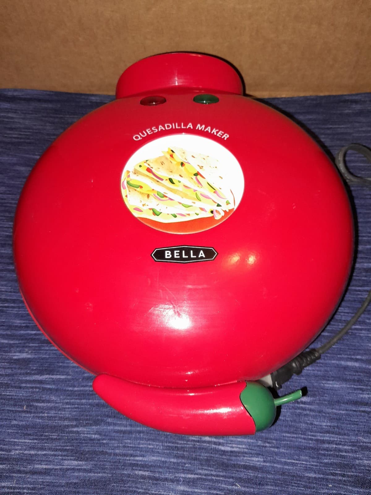 Bella 6 Wedge Electric Quesadilla Maker Red Chili Pepper Latch Birria Tacos S676 - Thumbnail 3