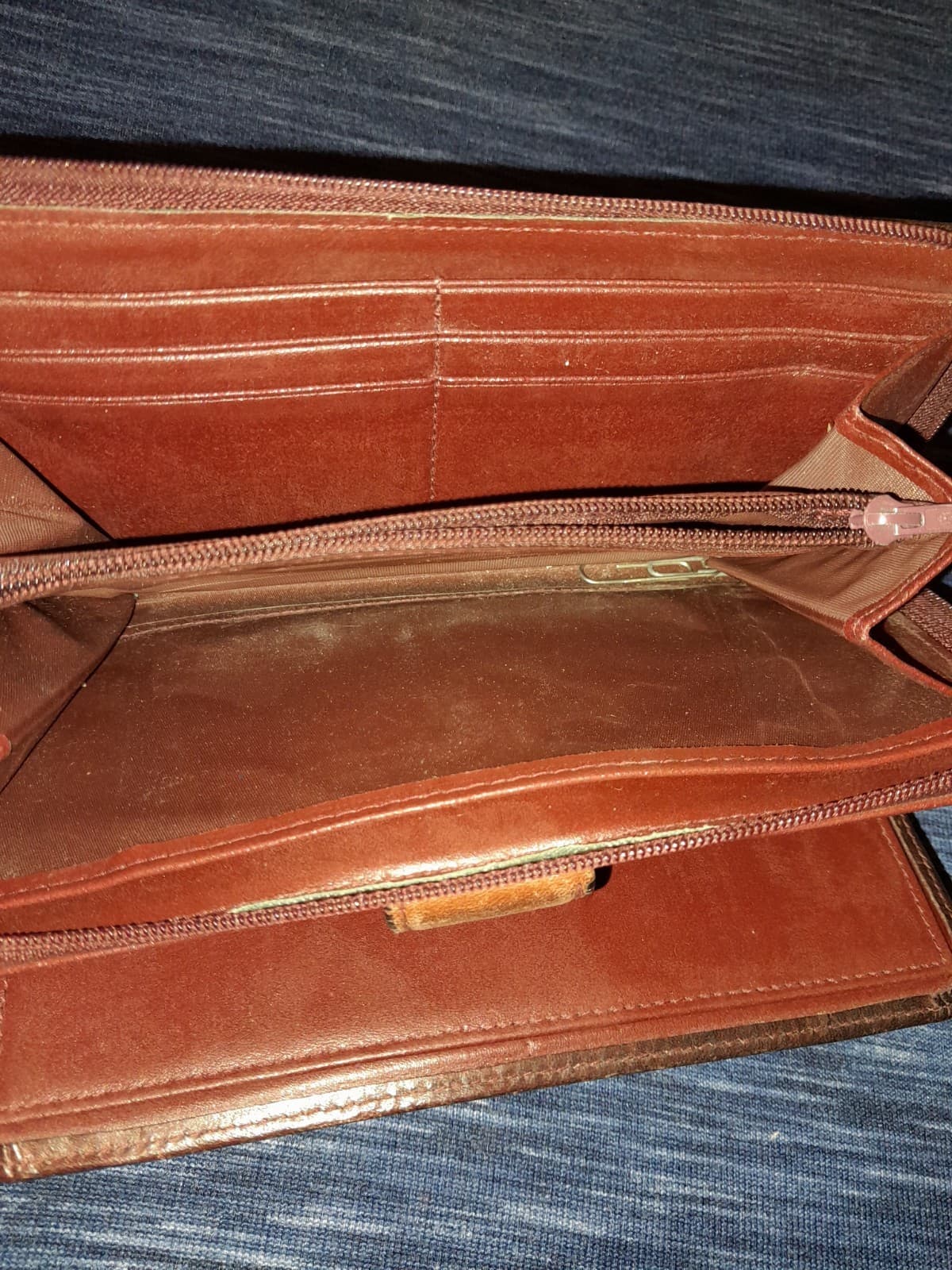 Buxton Brown red w Wine Lining Leather Wallet Embossed Flower Design Cowhide - Thumbnail 7
