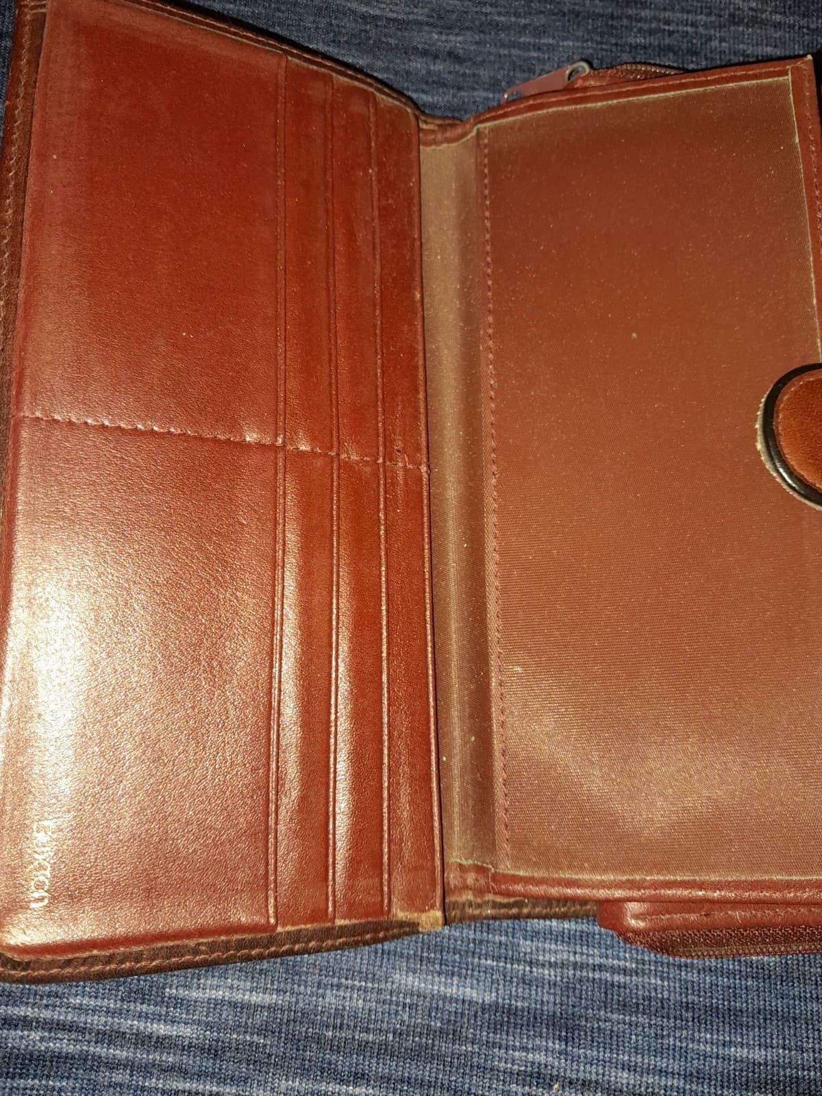 Buxton Brown red w Wine Lining Leather Wallet Embossed Flower Design Cowhide - Thumbnail 5
