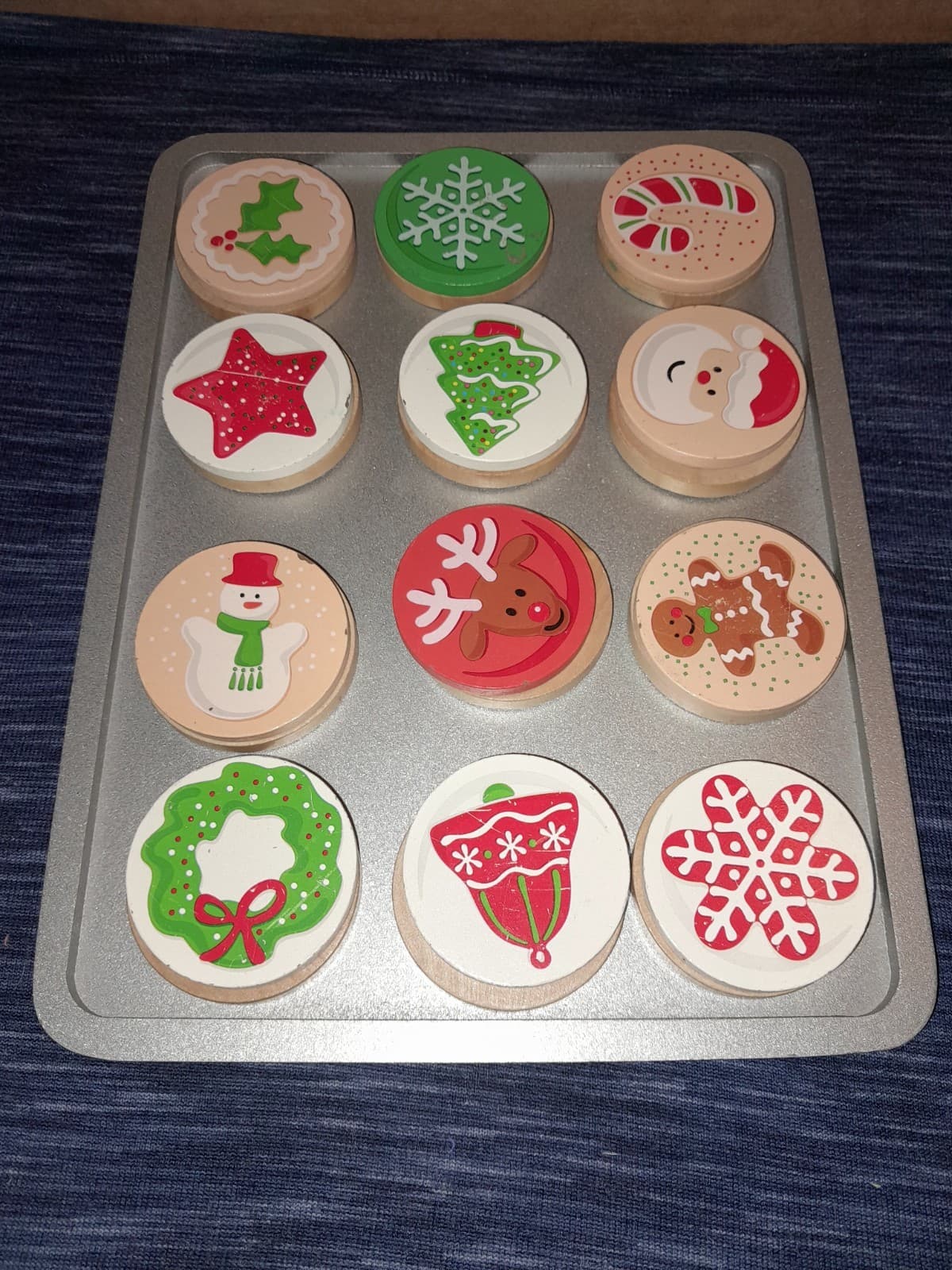 Melissa & Doug Slice and Bake Christmas Cookies Wooden Play Set Tray 8.5" X11" - Image 1